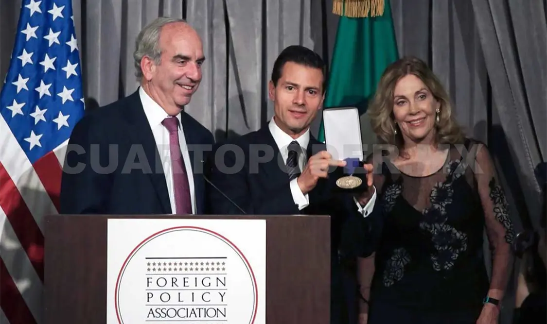 Otorgan Premio al Estadista a EPN