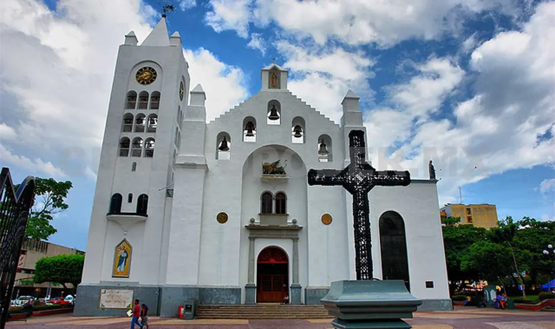Profesores clavaron sobre la Catedral de San Marcos