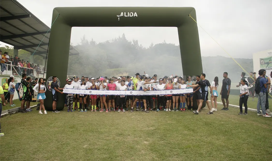 Este domingo a partido de las ocho de la mañana se correrá el cuarto Medio Maratón en el Campo Militar El Sabino. Guillermo Ramos / CP.