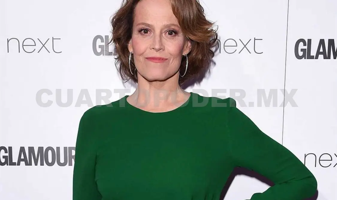 Sigourney Weaver reparte fotos y autógrafos