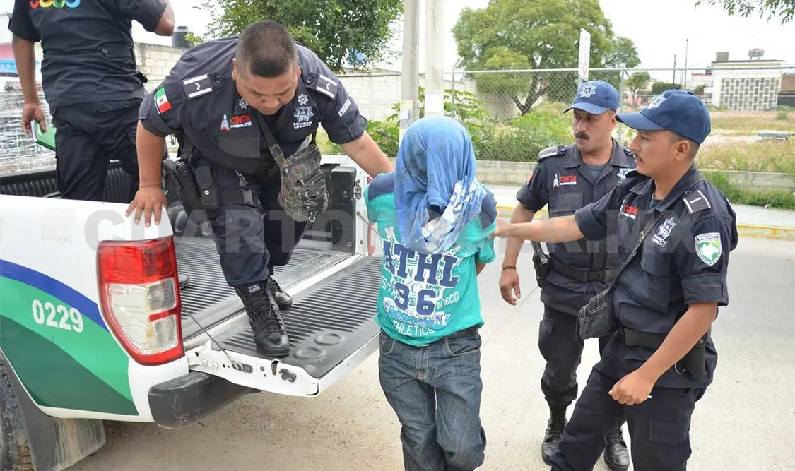 Cae asaltante con “las manos en la masa”