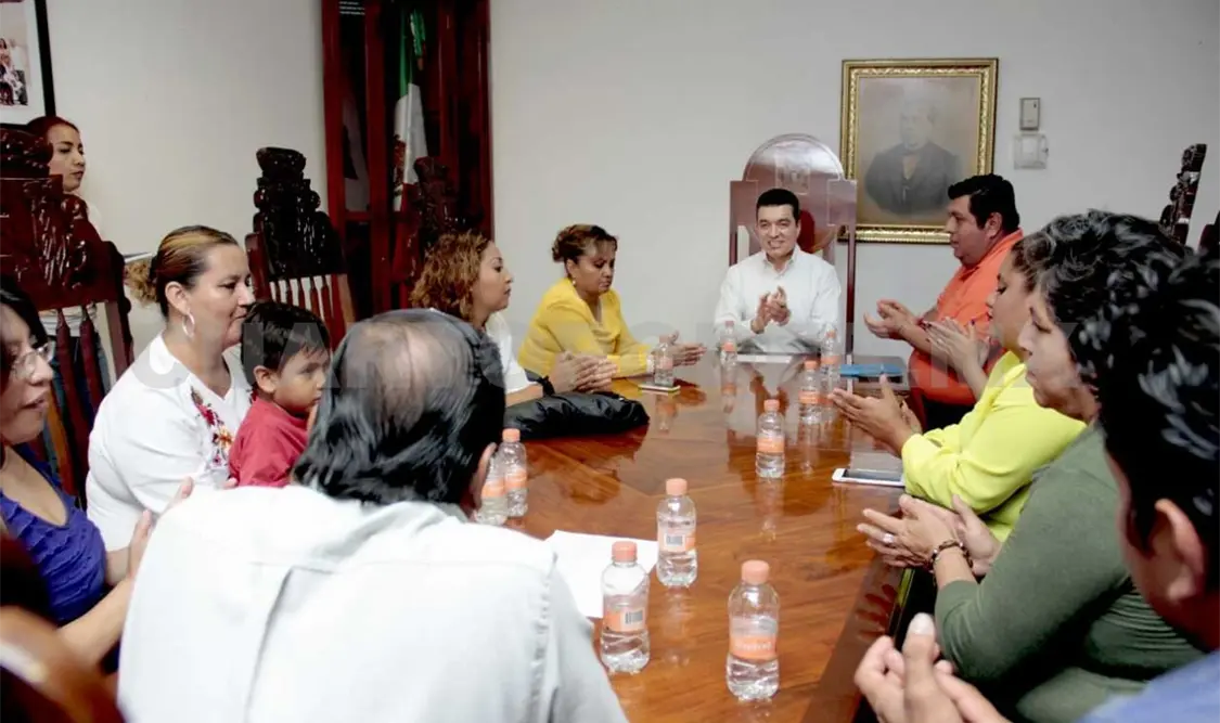 Escandón reitera compromiso con la sociedad
