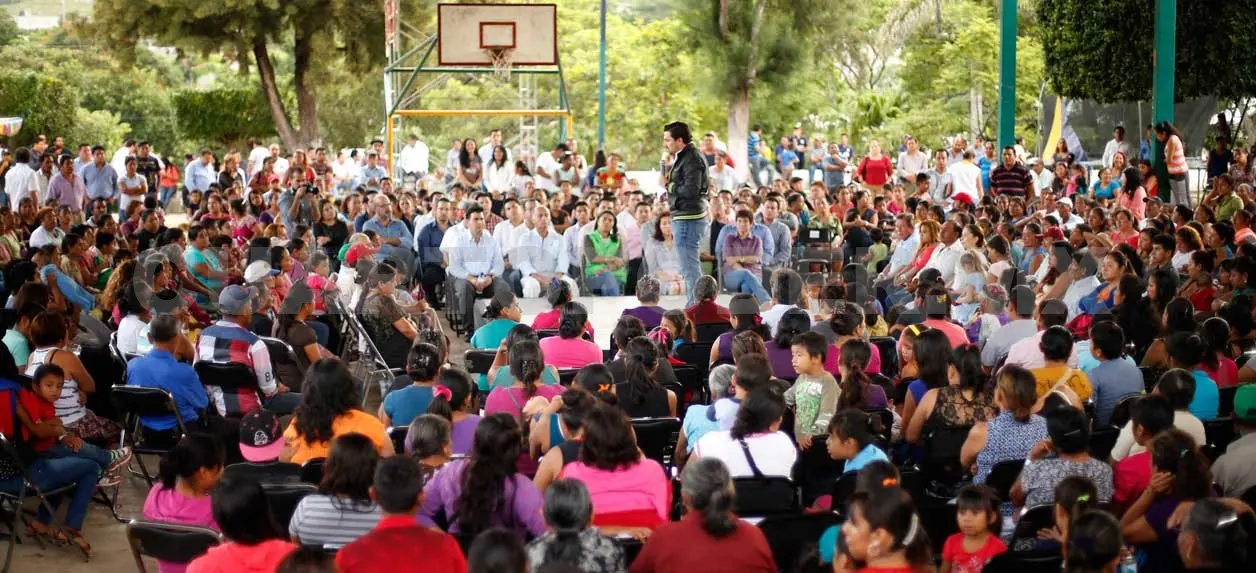 Fernando Castellanos inicia recorrido por primer año de Gobierno