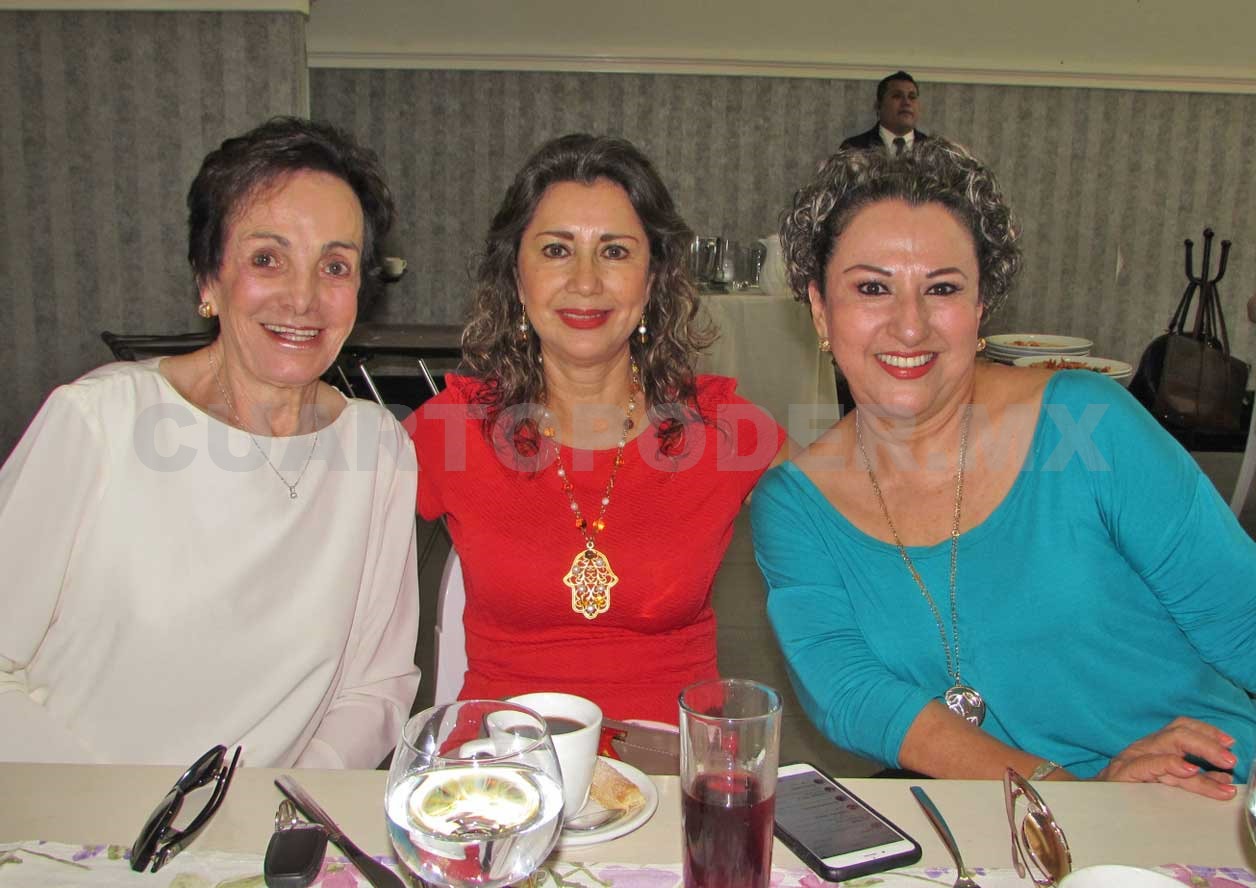 Damas capitalinas disfrutan ameno desayuno