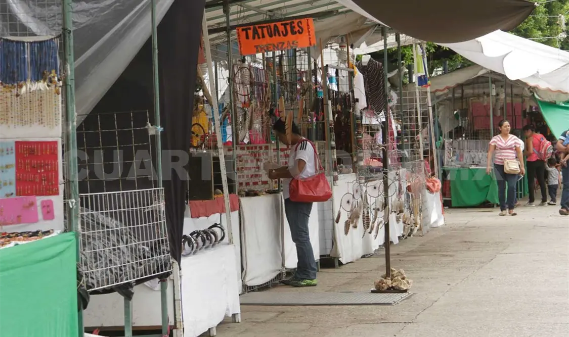 El comercio informal se concentra especialmente en el primer cuadro de la ciudad, desde la Avenida Central hasta la 9ª avenida Sur, así como en los parques de la Marimba y 5 de Mayo.