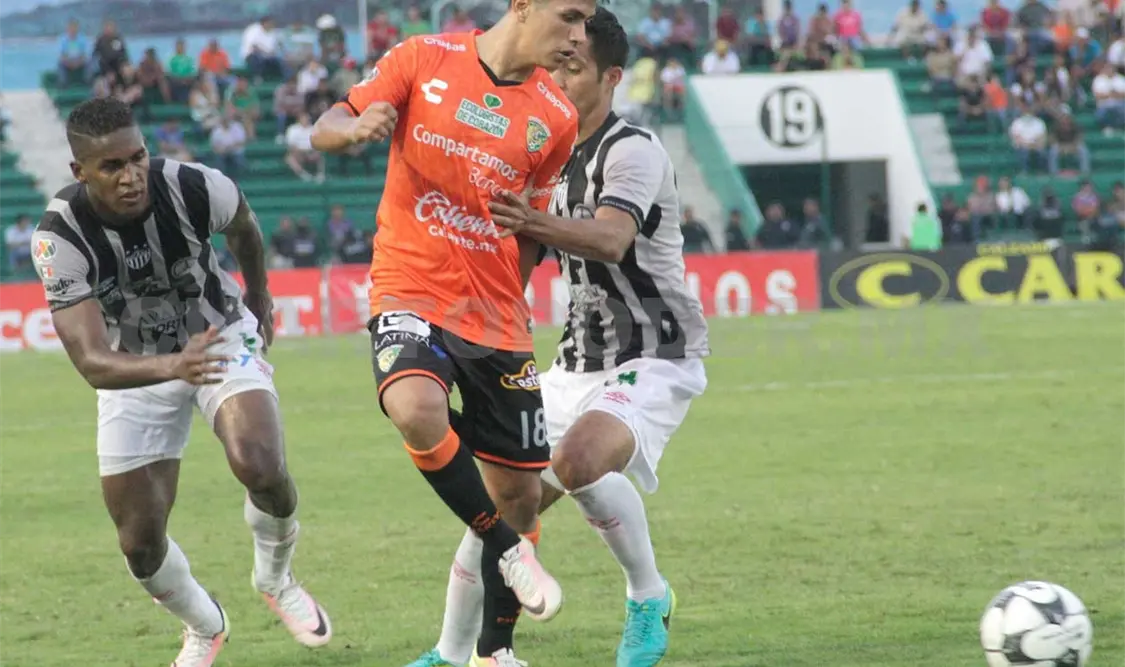 Jaguares rescata un empate en casa