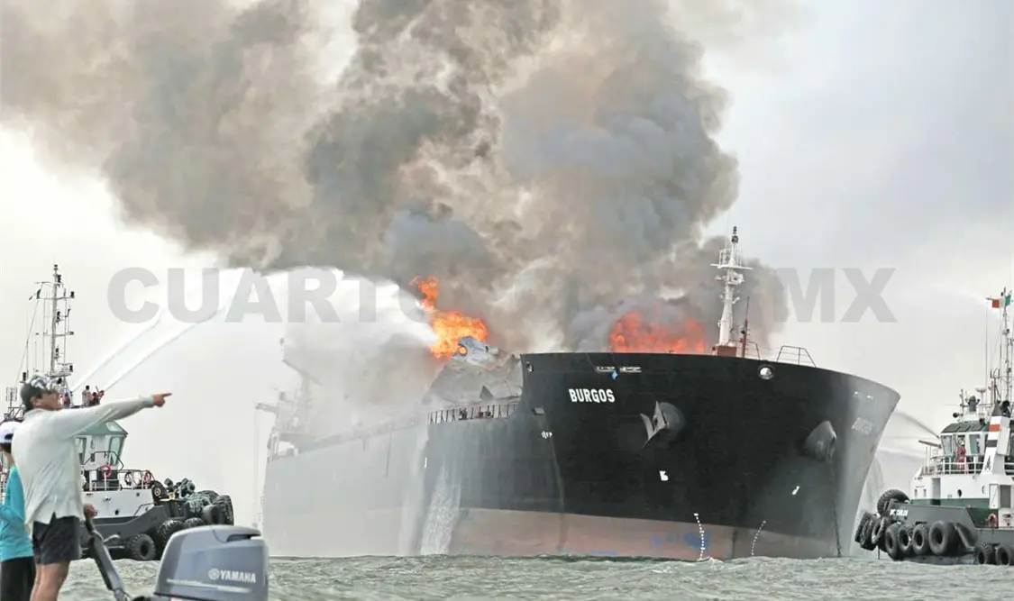Explota buque frente a Veracruz