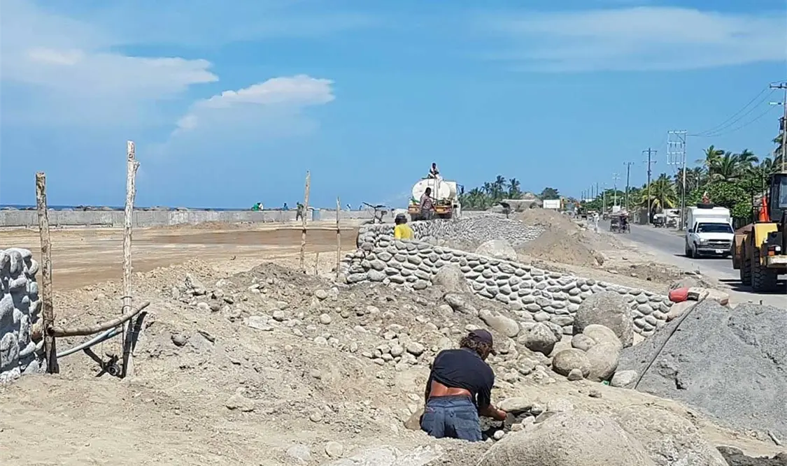 Avanza construcción de malecón