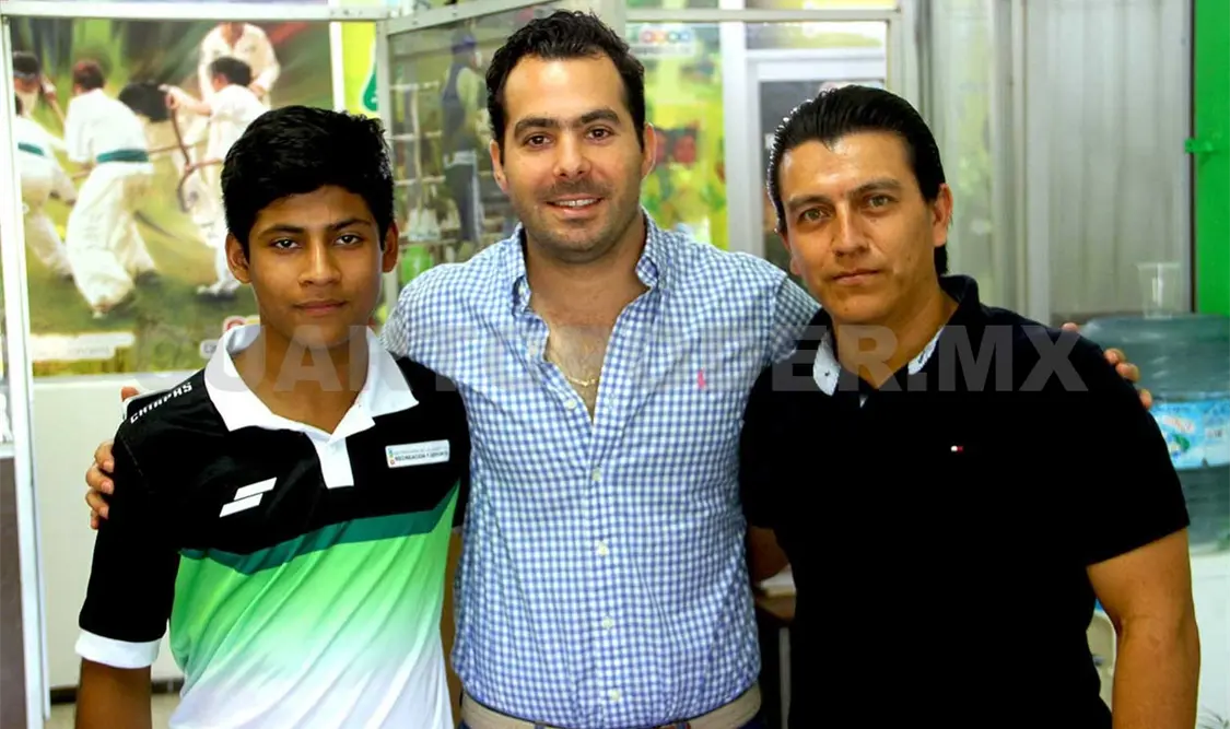Luchador asiste a eventos federados