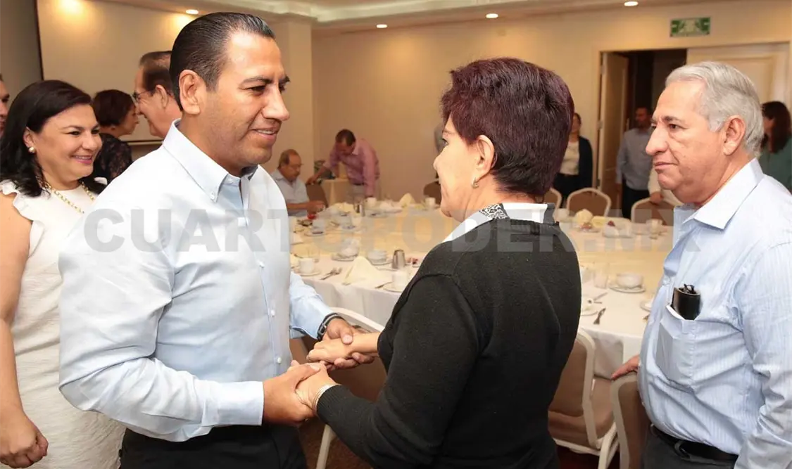 Eduardo Ramírez se reúne con notarios