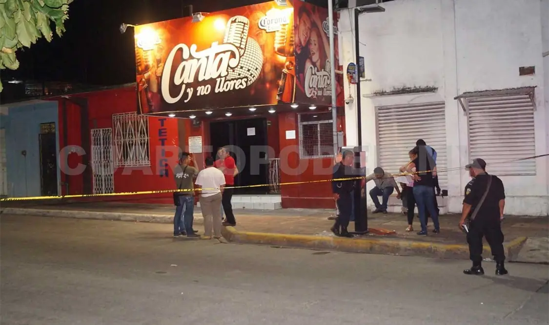 Asesinan a hombre a balazos en un bar