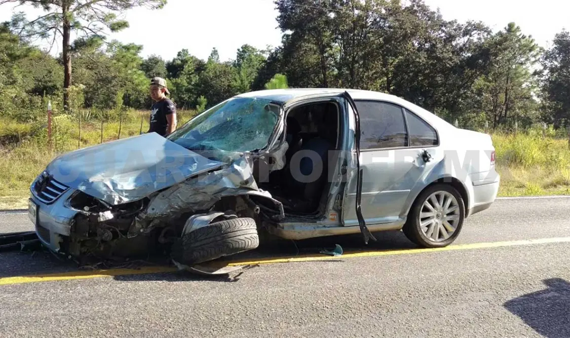 Choca Jetta con Urvan, cerca de Montebello