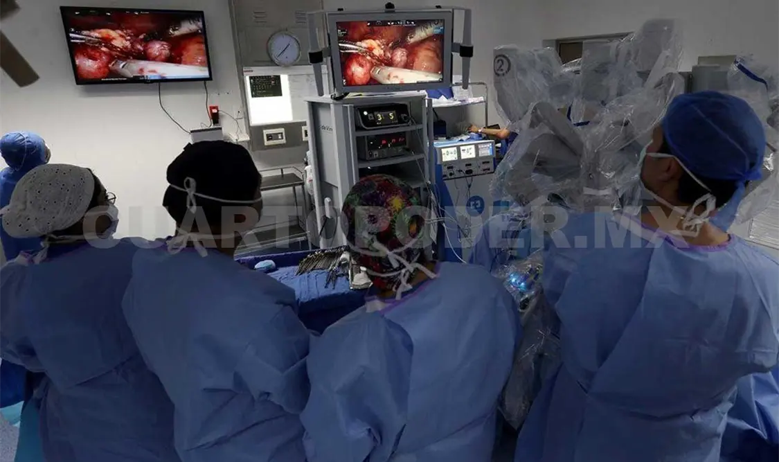 Aplican cirugía robótica a bebé