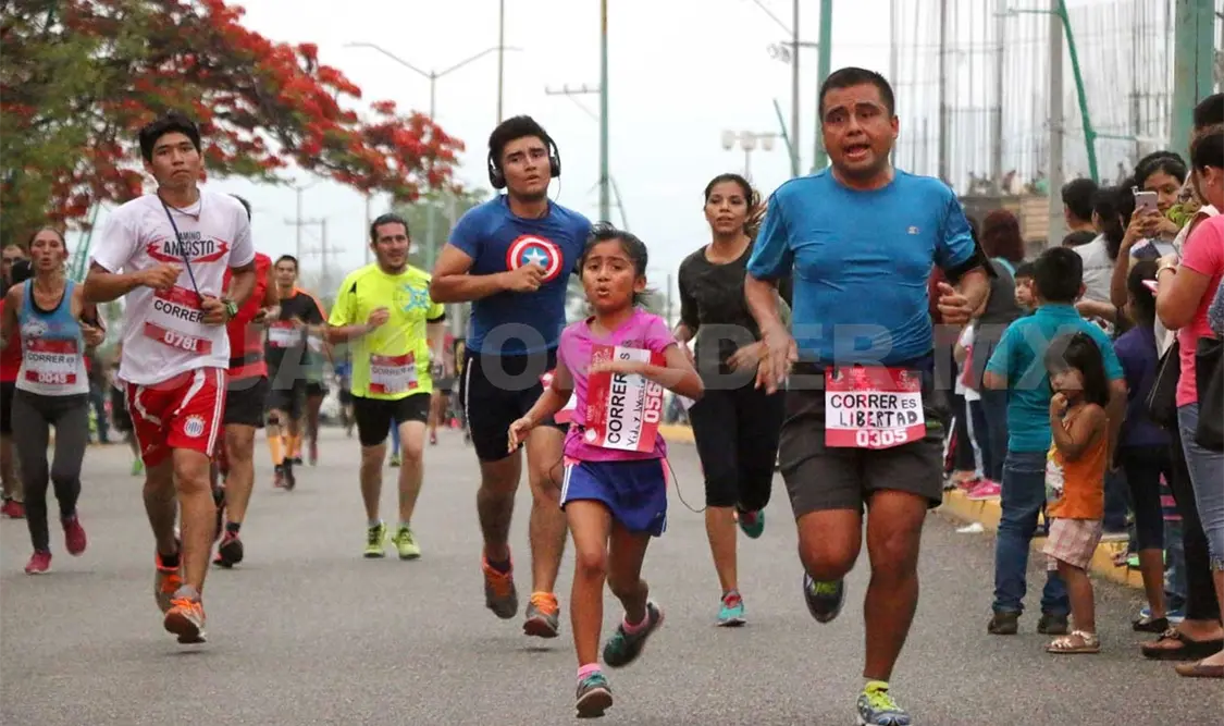 Celebran carrera Tata Chico