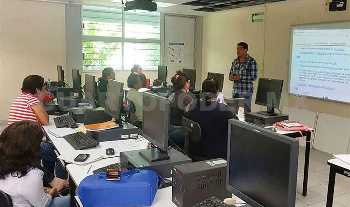 Actualizan a docentes del nivel básico y medio superior