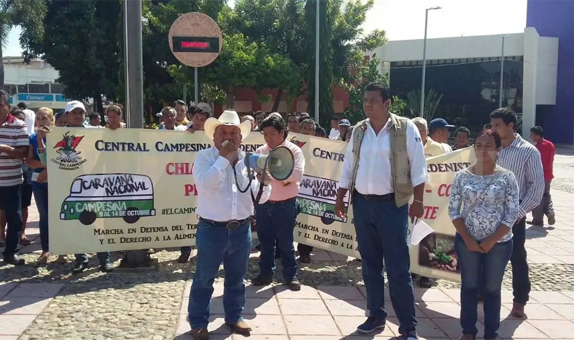 Con caravana demandan atención al campo
