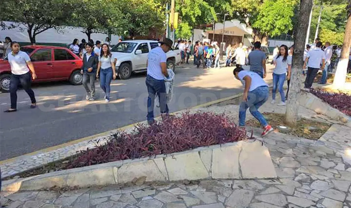 Alumnos participan del cuidado ambiental