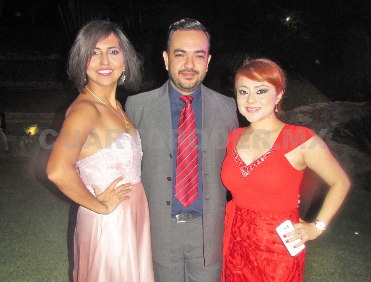 Feliz pareja se une en matrimonio