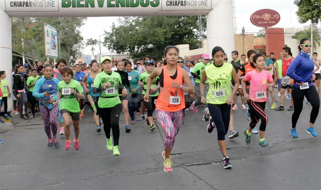 Tuxtla se viste de rosa con carrera pedestre