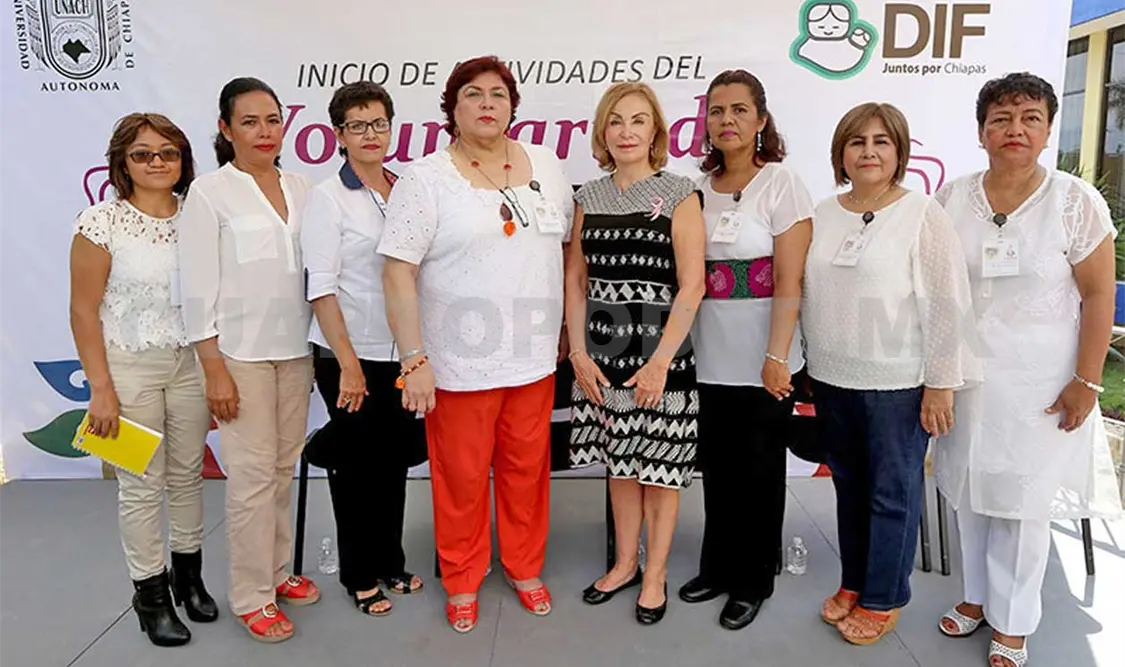 Toma protesta Leticia Coello al Voluntariado de la Unach