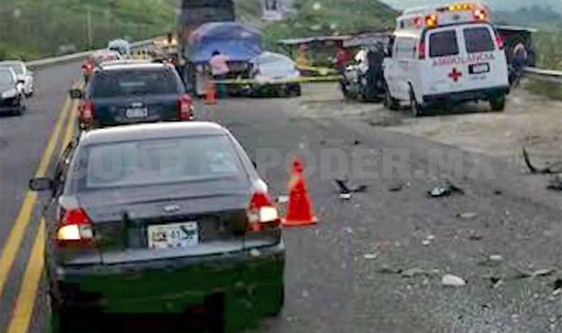 Muere conductor al chocar Chevy contra tráiler