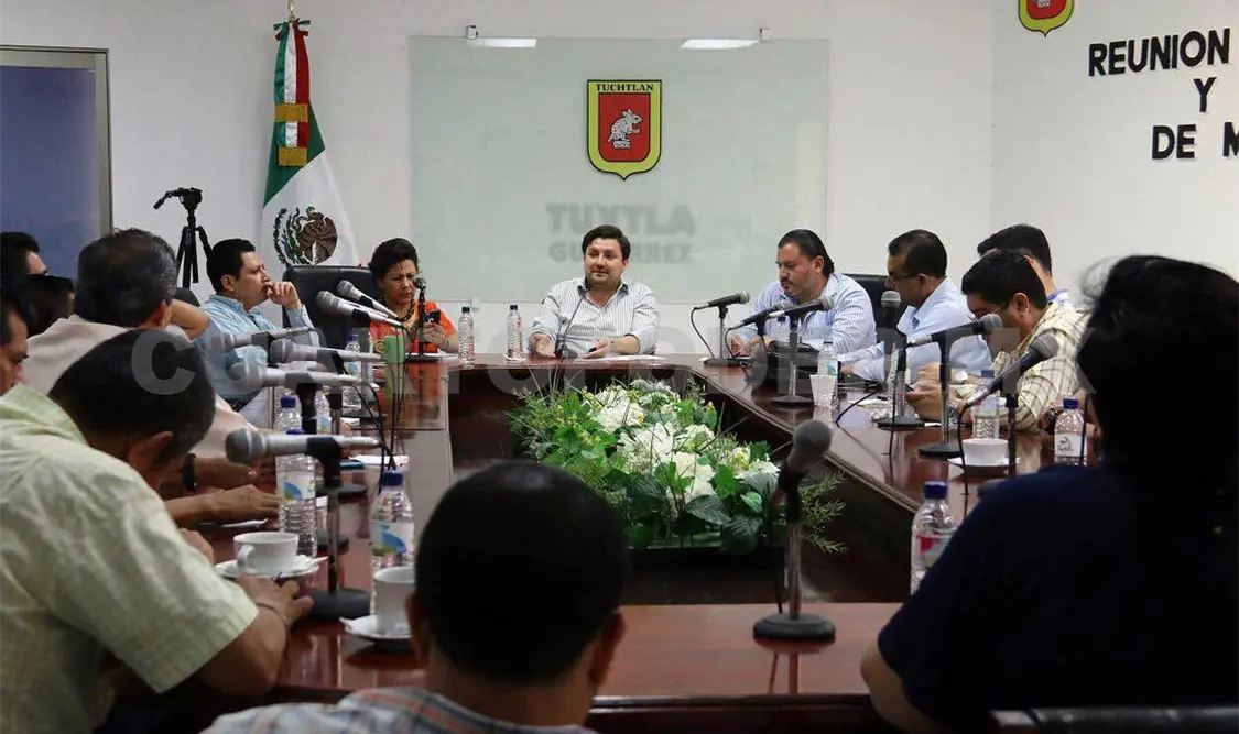 Respaldan locatarios proyecto de regulación