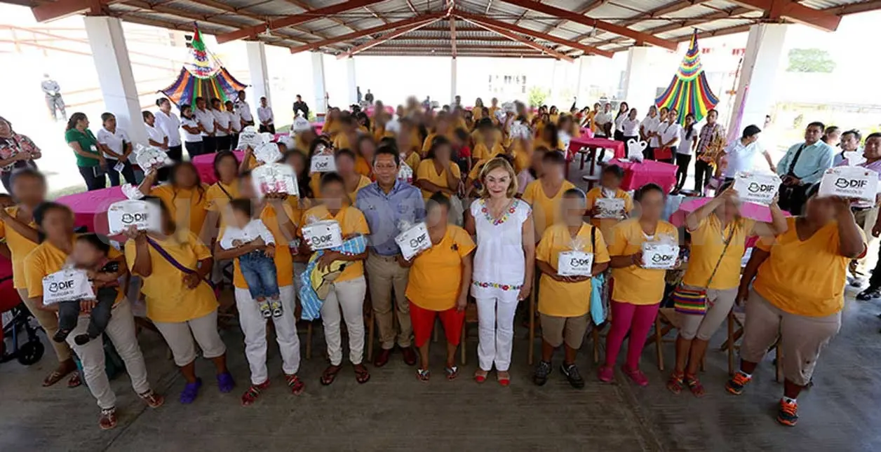 Visita Leticia Coello a mujeres en El Amate