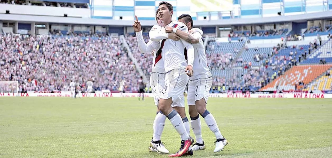 Chivas invadió Puebla y desplazó al América