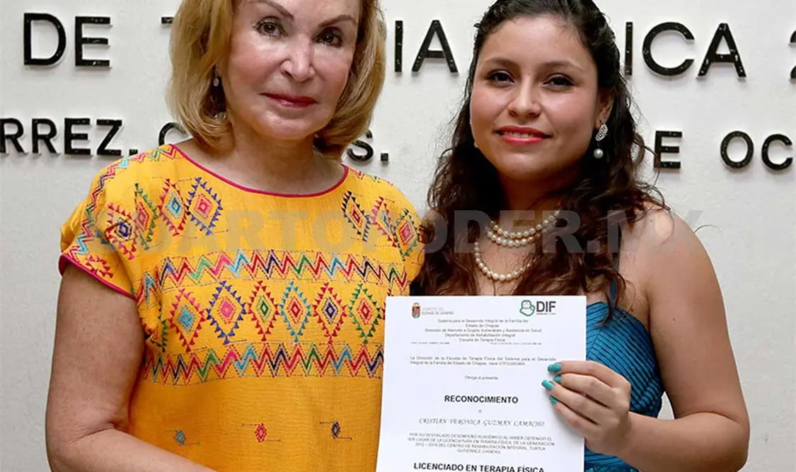 Reconoce Leticia Coello a alumna destacada