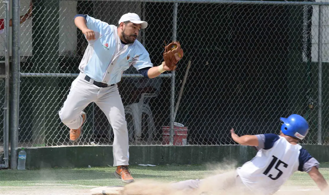 Halcones y Petroleros forzaron a un tercer partido, luego de que por marcador de 11 careras a 2, el primer equipo empatara la serie final. Óscar León / CP