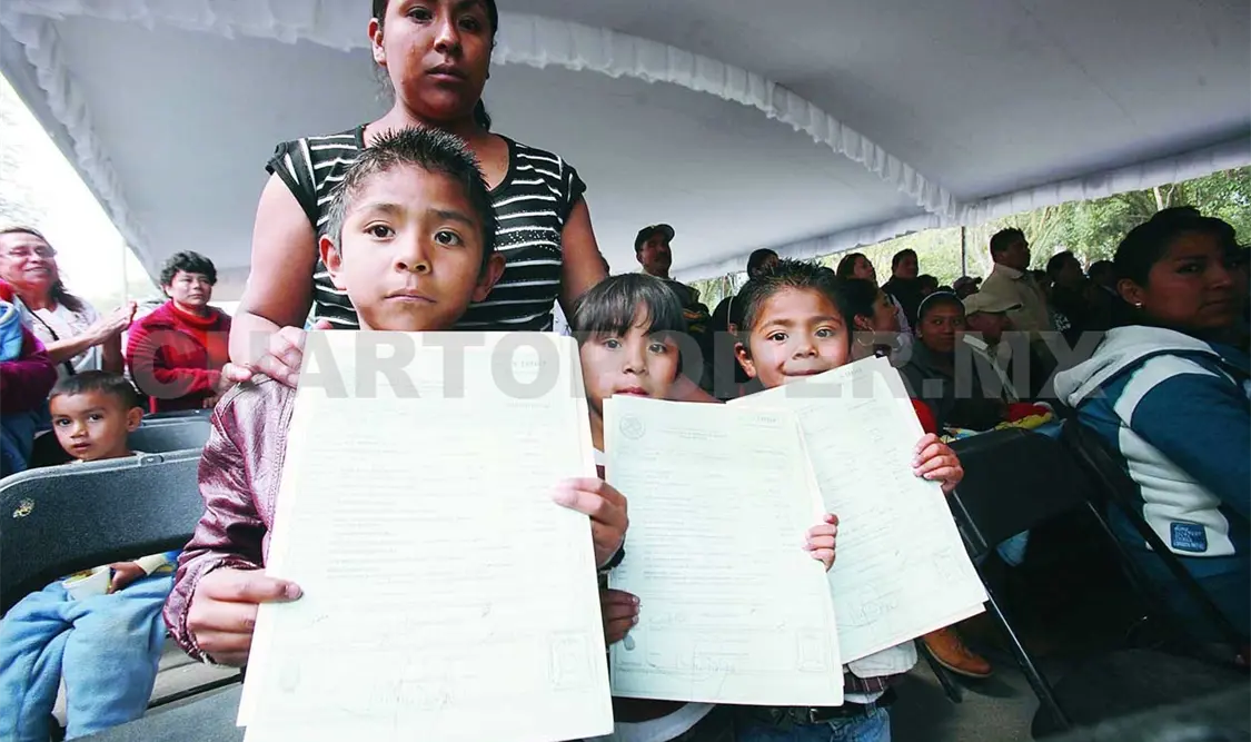 Rechaza anteponer apellido paterno