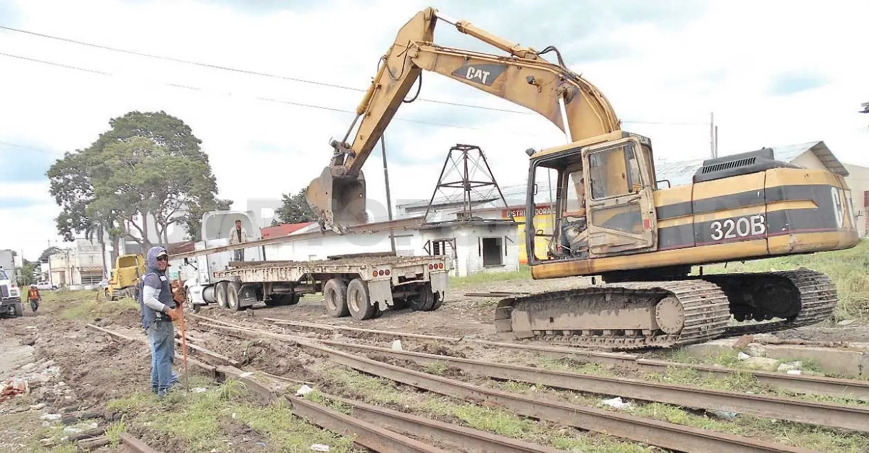 Inicia retiro de las vías del tren