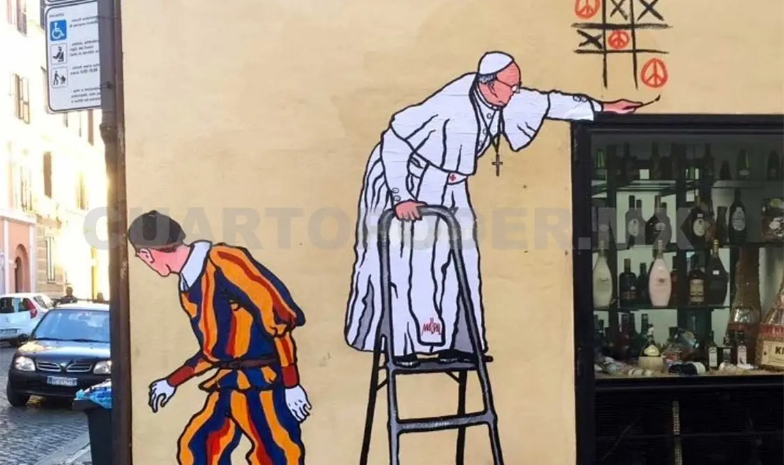 Turistas quedaron sorprendidos ante la aparición de un grafiti que mostraba al papa Francisco ganando “el partido de la paz”. NTX