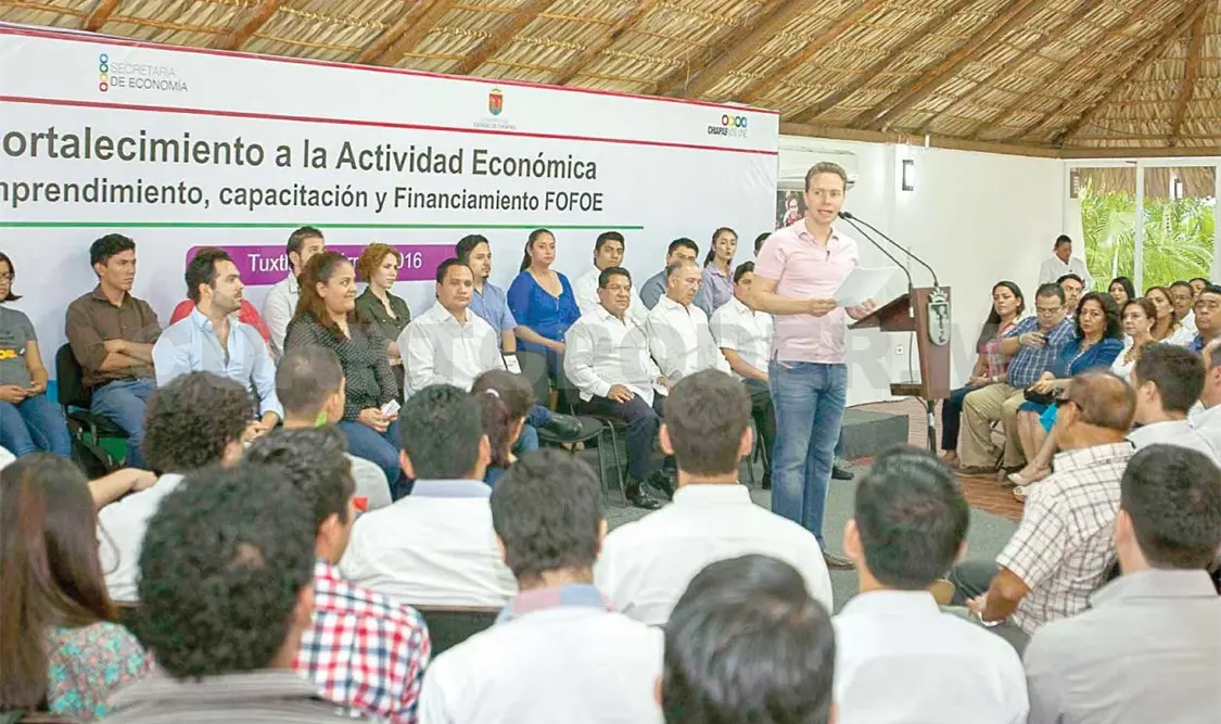 MVC entrega microcréditos y apoyos a empresas