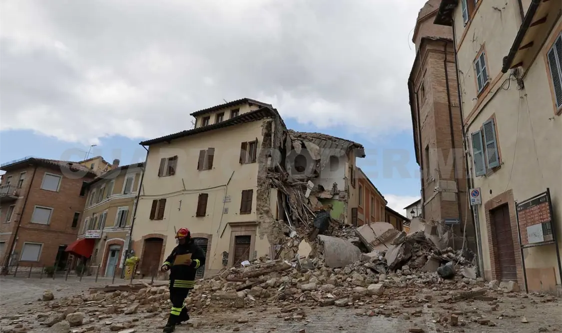 Dejan sismos miles de damnificados en Italia