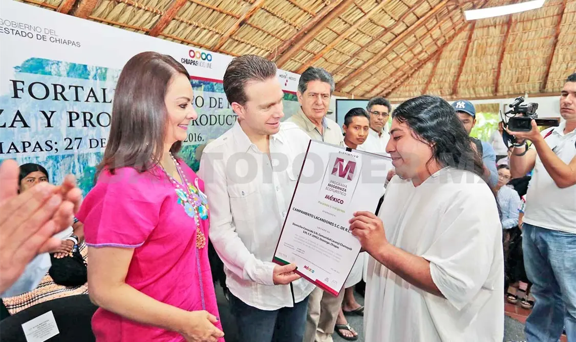Velasco y CDI benefician a familias indígenas