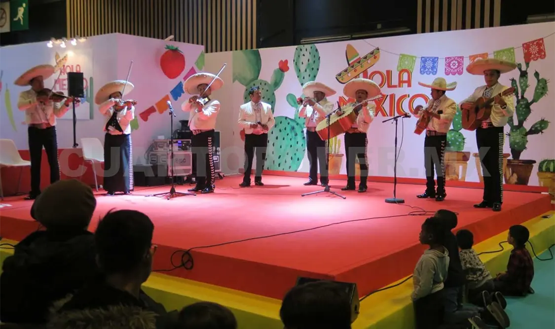 Franceses aprenden tradiciones mexicanas