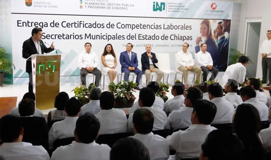 Fortalecen profesionalización de funcionarios