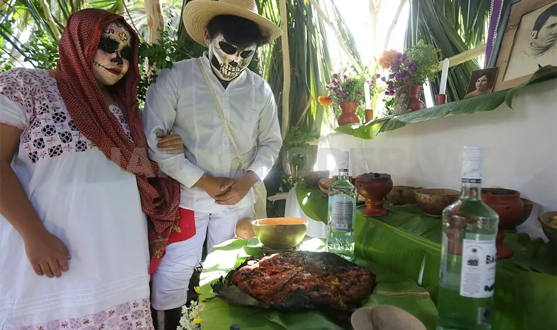 Muestra de altares del ritual de muertos maya
