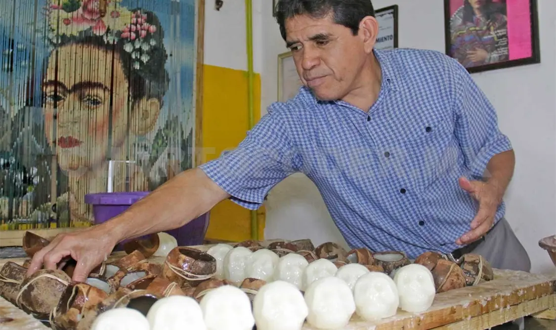 Cada año elabora en promedio 30 mil calaveras. NTX