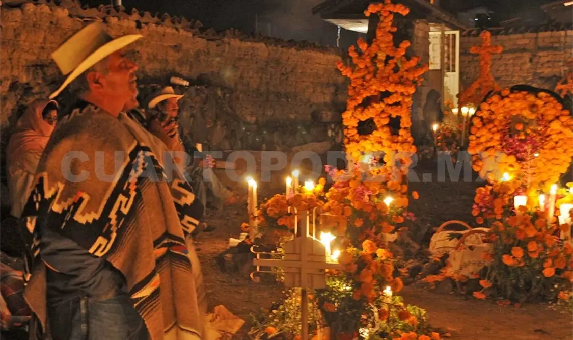 Cada año el ritual de “la velación” atrae visitantes a los más de 20 pueblos en la ribera lacustre de Pátzcuaro. Notimex