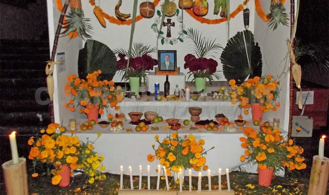 La exposición de altares fue iniciada en el Museo Regional, a partir de ahí la costumbre se extendió a otro lugares que hicieron lo mismo. Guillermo Ramos / CP