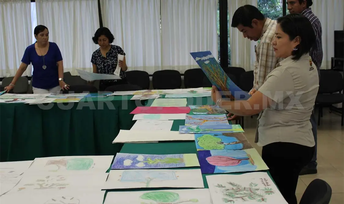 Niños triunfan en concurso de dibujo