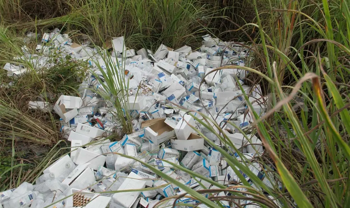 Encuentran medicamentos tirados en terreno baldío