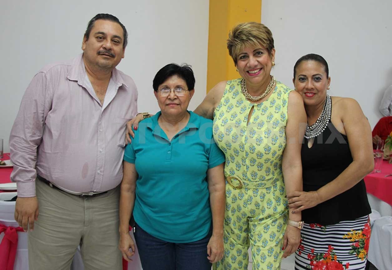 Festejan con Paty su jubilación