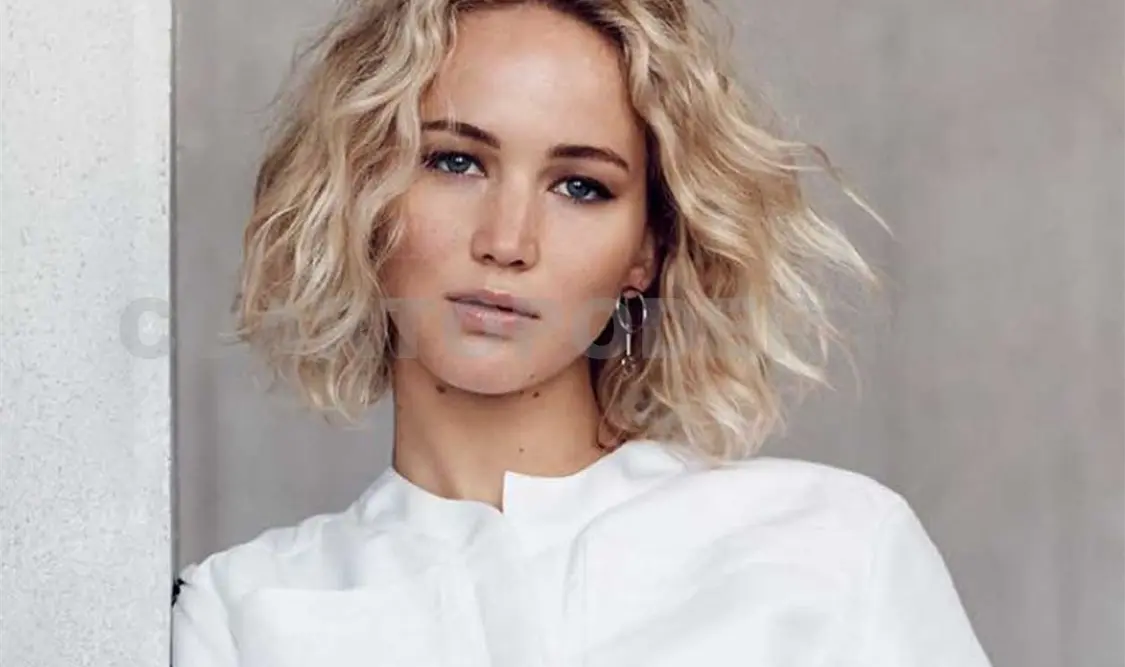 Captan a Jennifer Lawrence en pleno beso