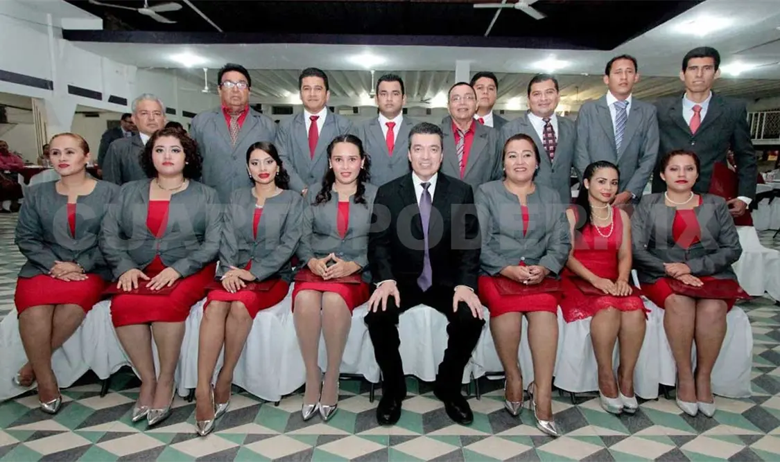 Encabeza Rutilio Escandón graduación de maestría