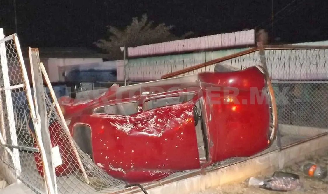 Aparatosa volcadura deja un lesionado en Plan de Ayala