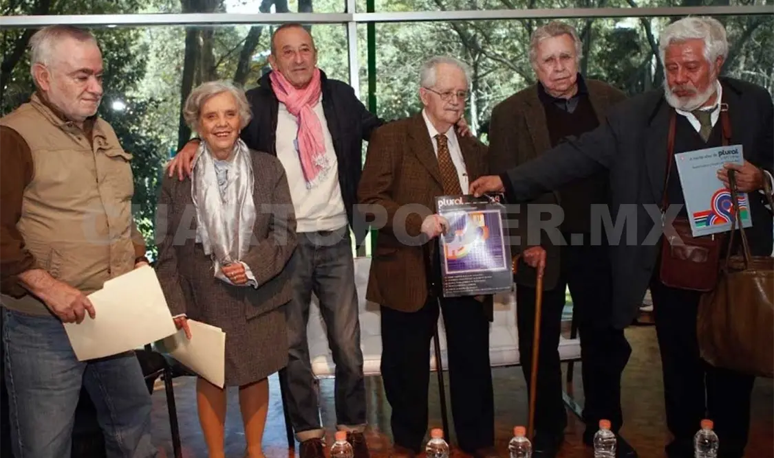 Se llevó a cabo una mesa de análisis sobre la creación de la revista. Cortesía