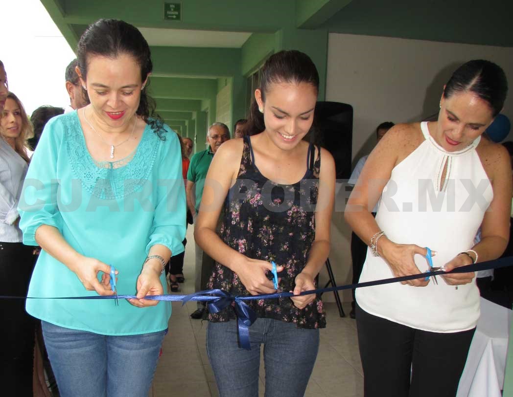 Escuela abre puertas de sala virtual